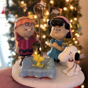 Peanuts Pageant Figurine